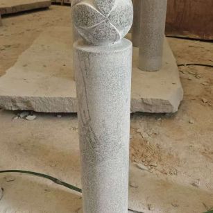 广安 芝麻白花岗岩石材挡车石柱、停车柱、圆柱挡车柱、方柱挡车柱等