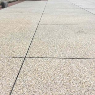 广安 黄金麻花岗岩石板材荔枝面地面铺装效果