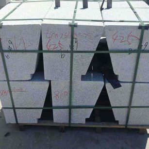 广安 芝麻白异形坐凳，石凳