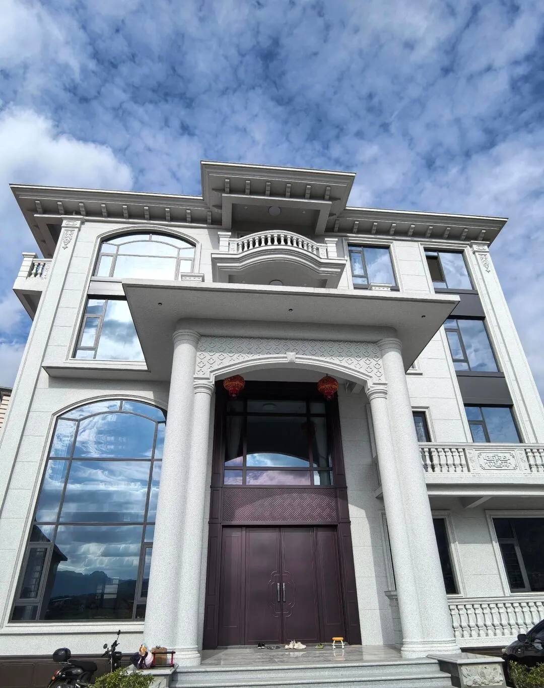 广安白麻别墅外墙干挂石材效果示例