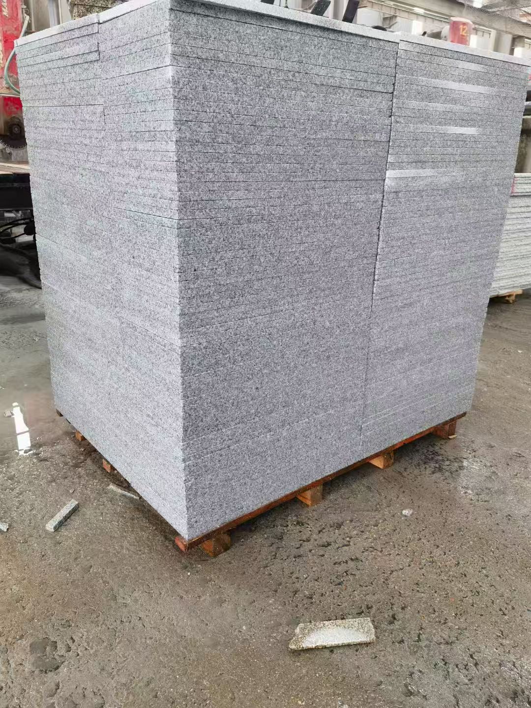 广安 芝麻白火烧面1.8厚300*600地铺石，尺寸标准，厚薄均匀