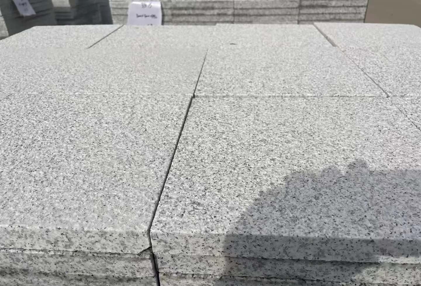 广安 白麻花岗岩石材推荐 荔枝面地铺石