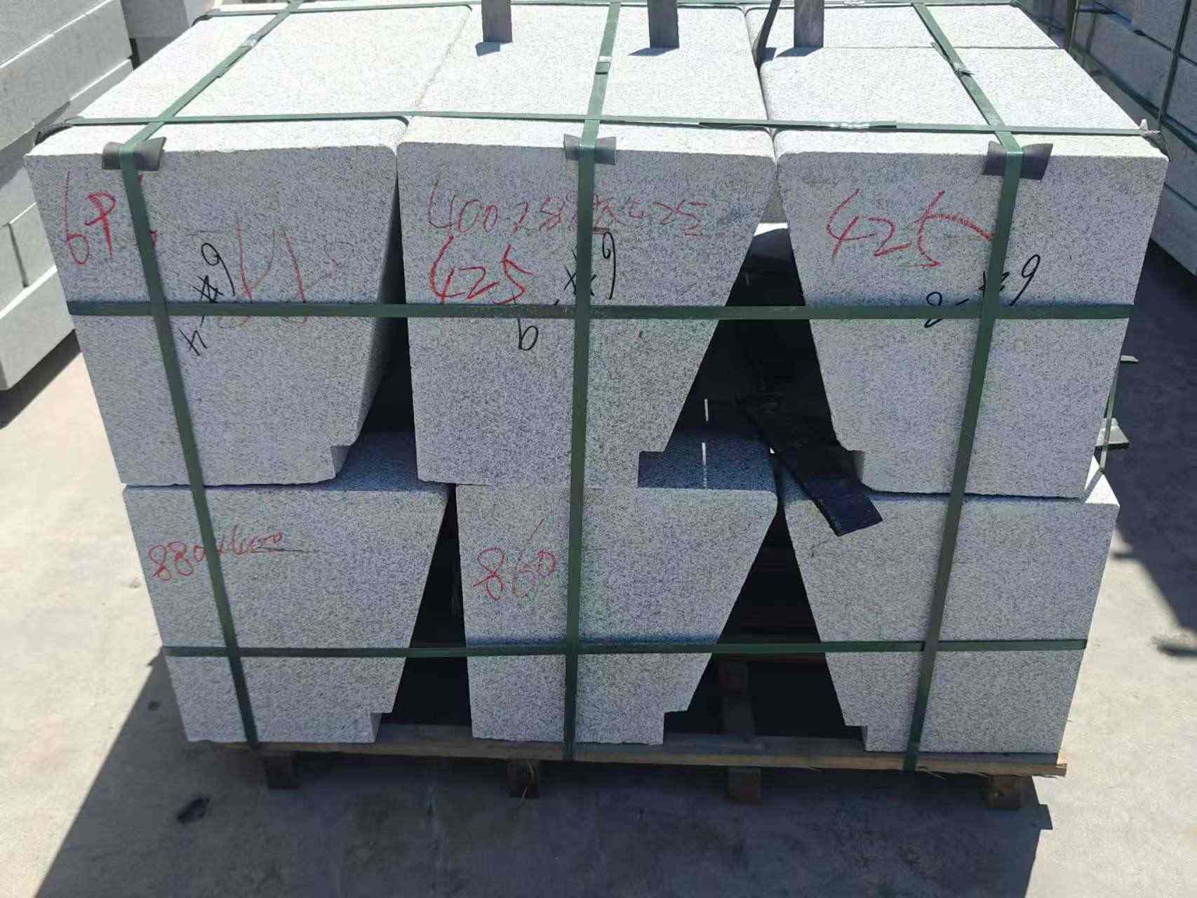 广安 芝麻白异形坐凳，石凳