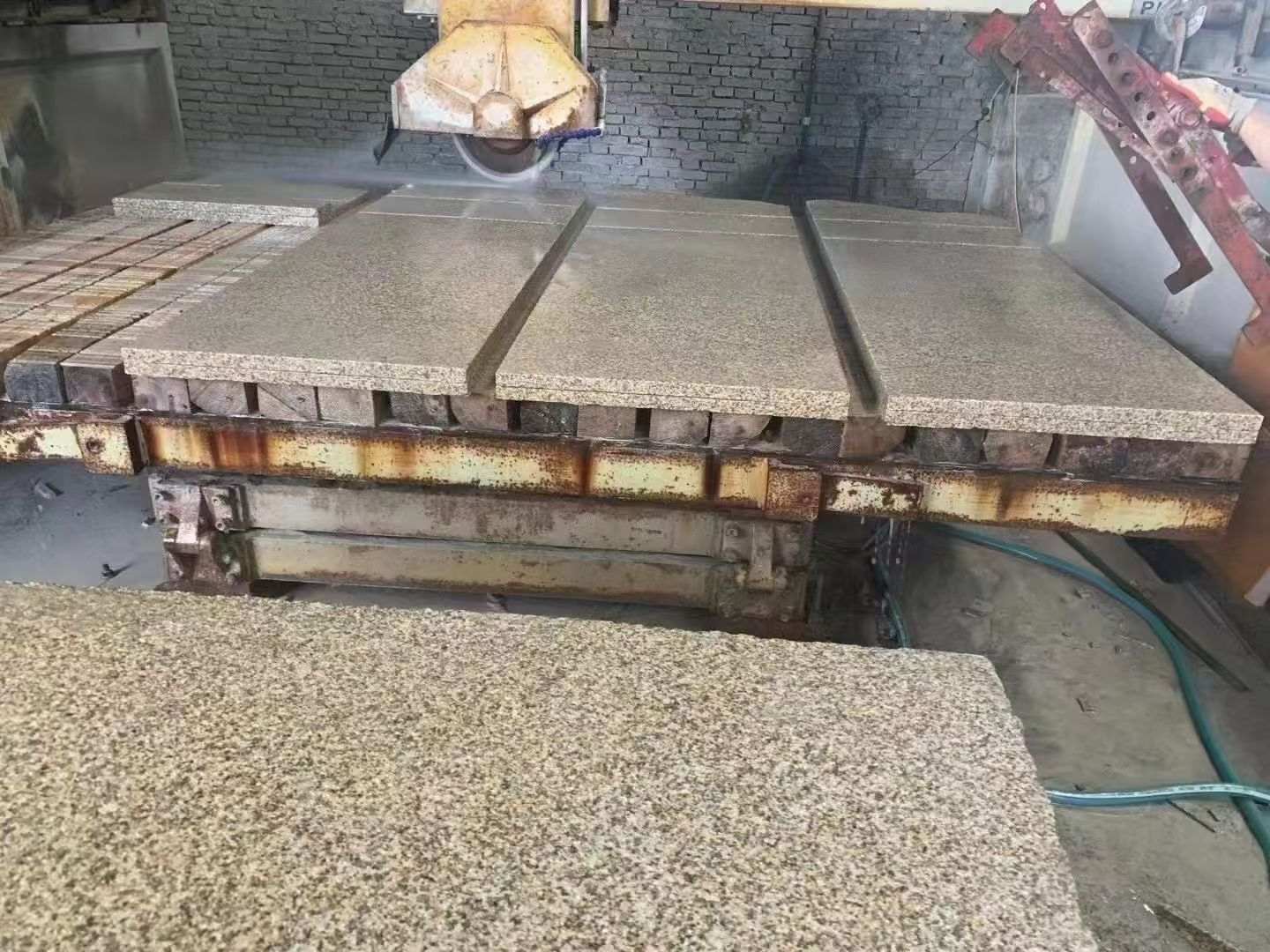 广安 黄金麻荔枝面成品板加工