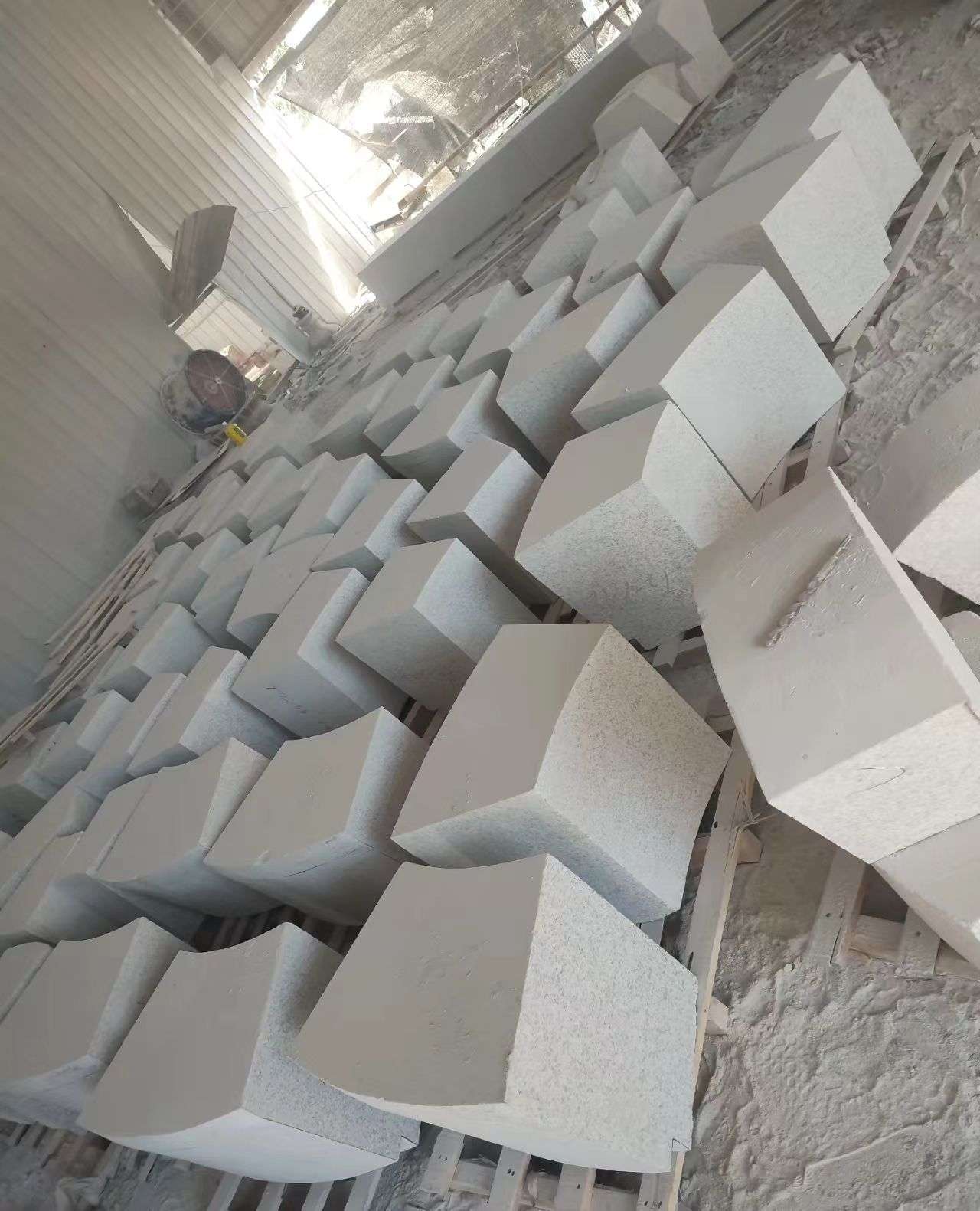 广安 白麻花岗岩异形坐凳