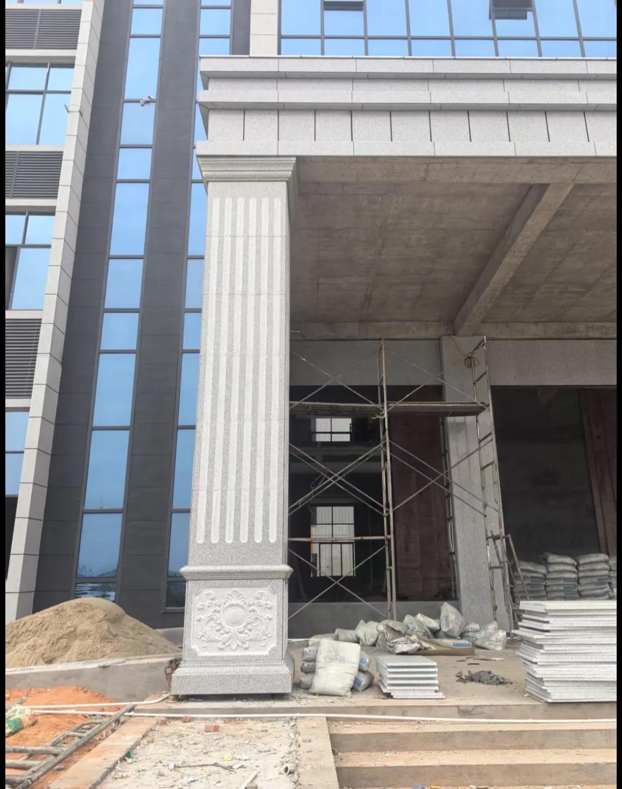 广安 芝麻白光面花岗岩门楼大柱（罗马柱）配雕花底座