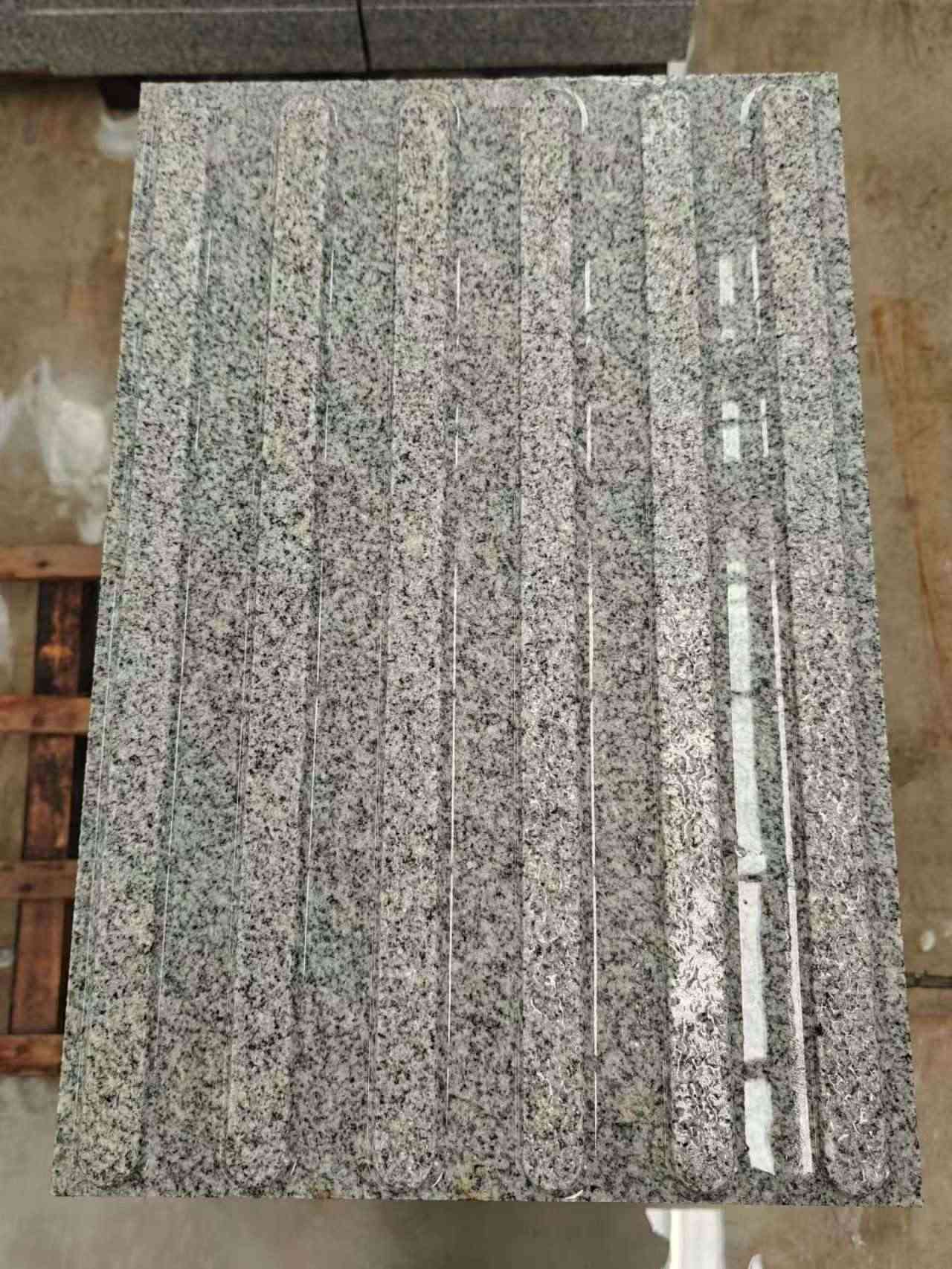 广安 芝麻白花岗岩荔枝面雕刻盲道，盲条