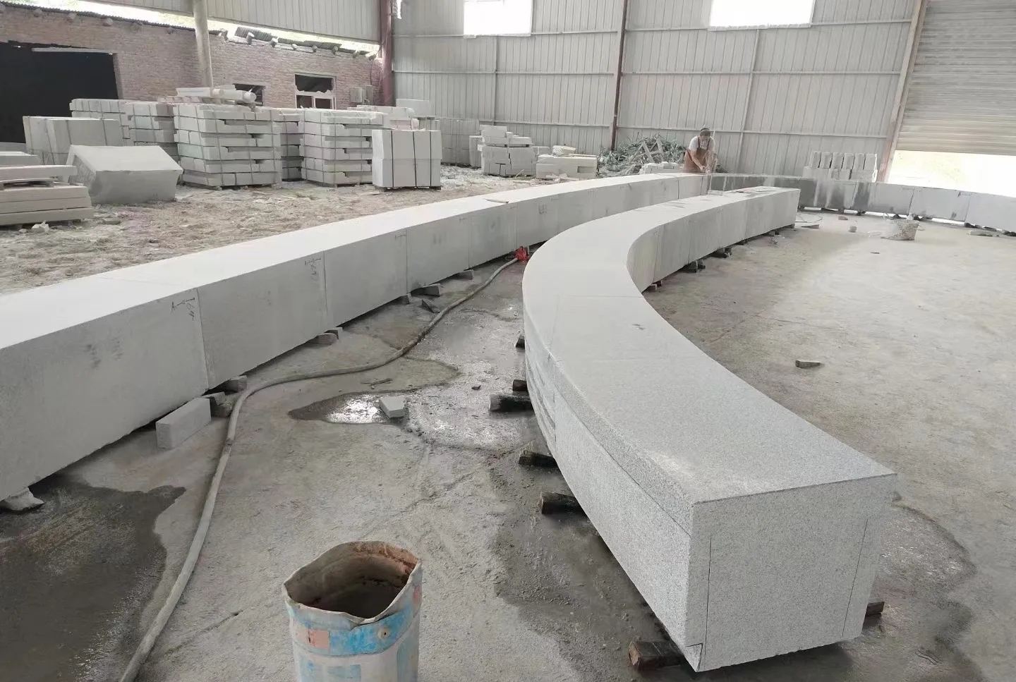 广安芝麻白花岗岩石板材 园林光面弧形坐凳