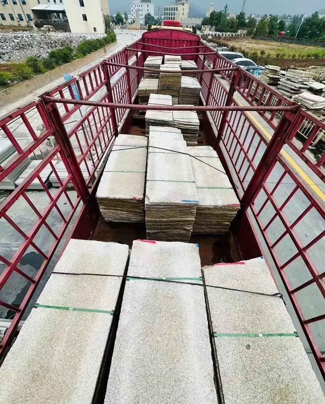 广安 黄金麻花岗岩荔枝面，光面毛板装车完成