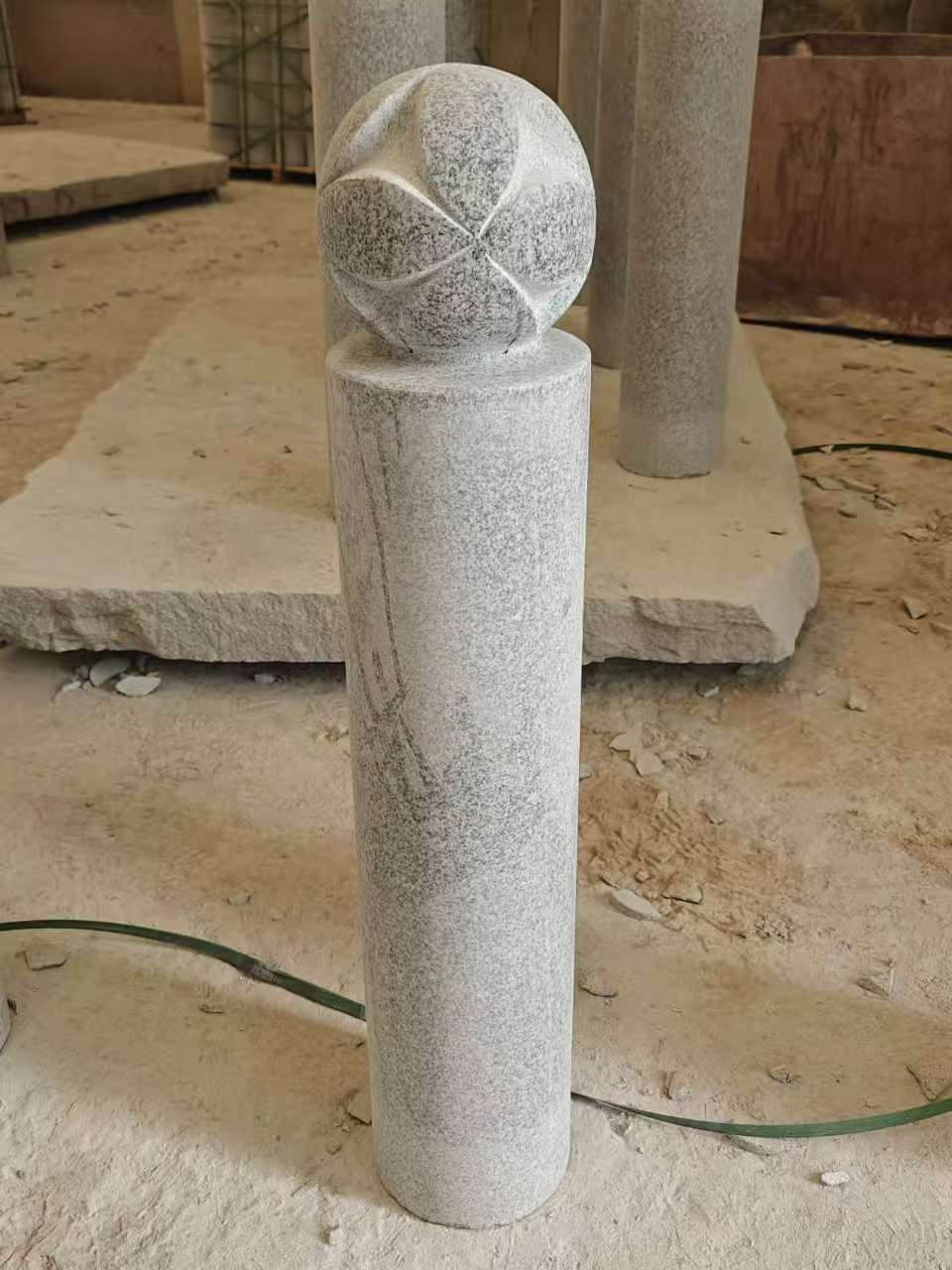 广安 芝麻白花岗岩石材挡车石柱、停车柱、圆柱挡车柱、方柱挡车柱等