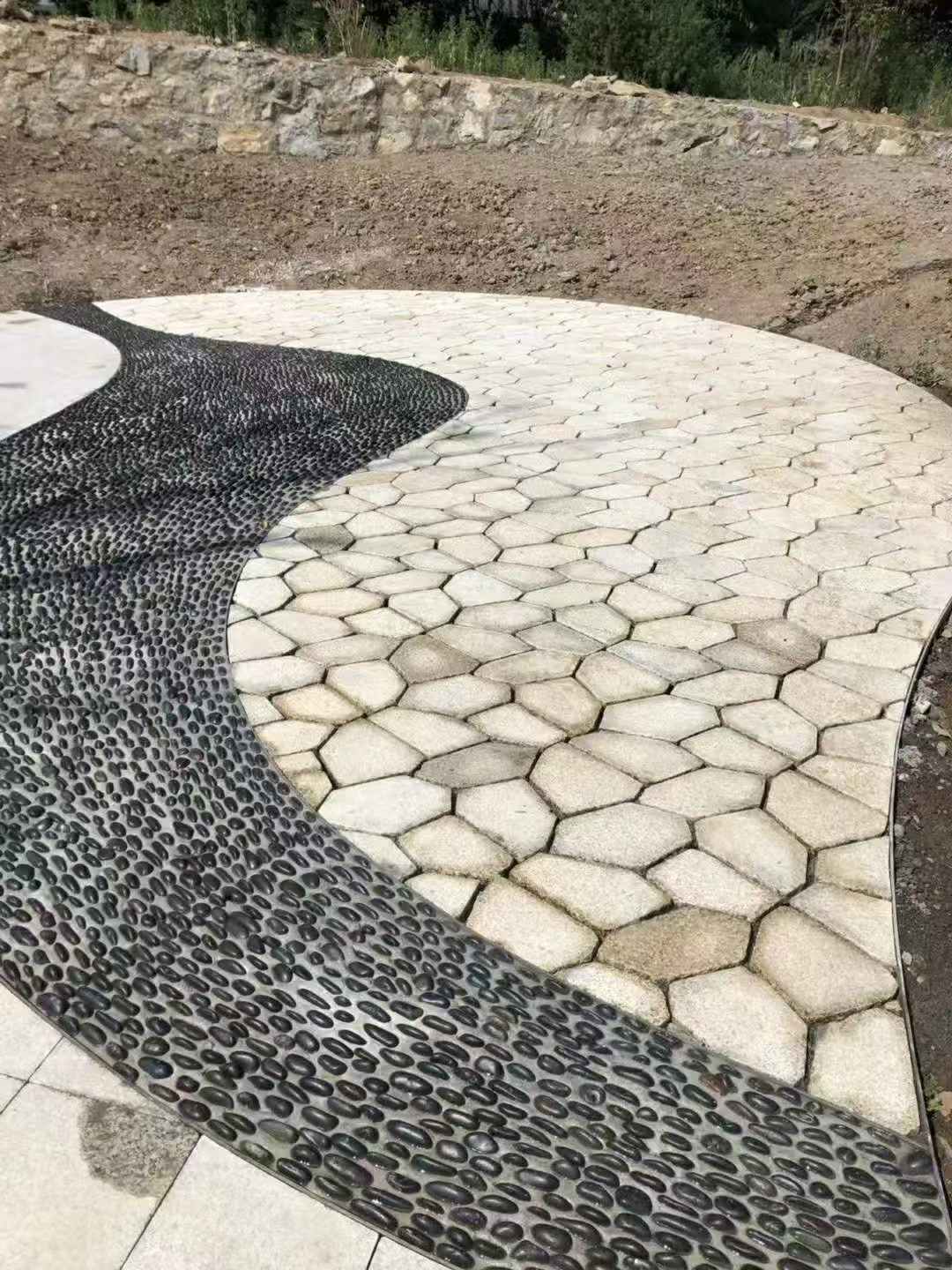 广安 黄金麻冰裂纹地铺石工地铺装案例