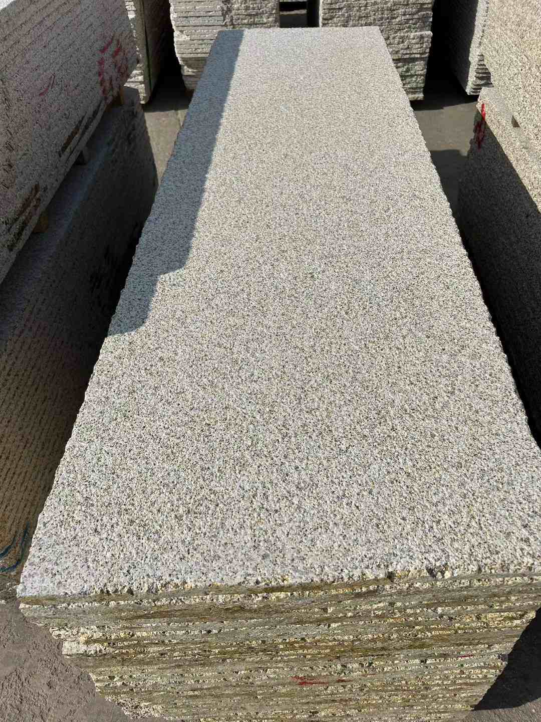 广安 黄金麻花岗岩荔枝面毛板，半成品