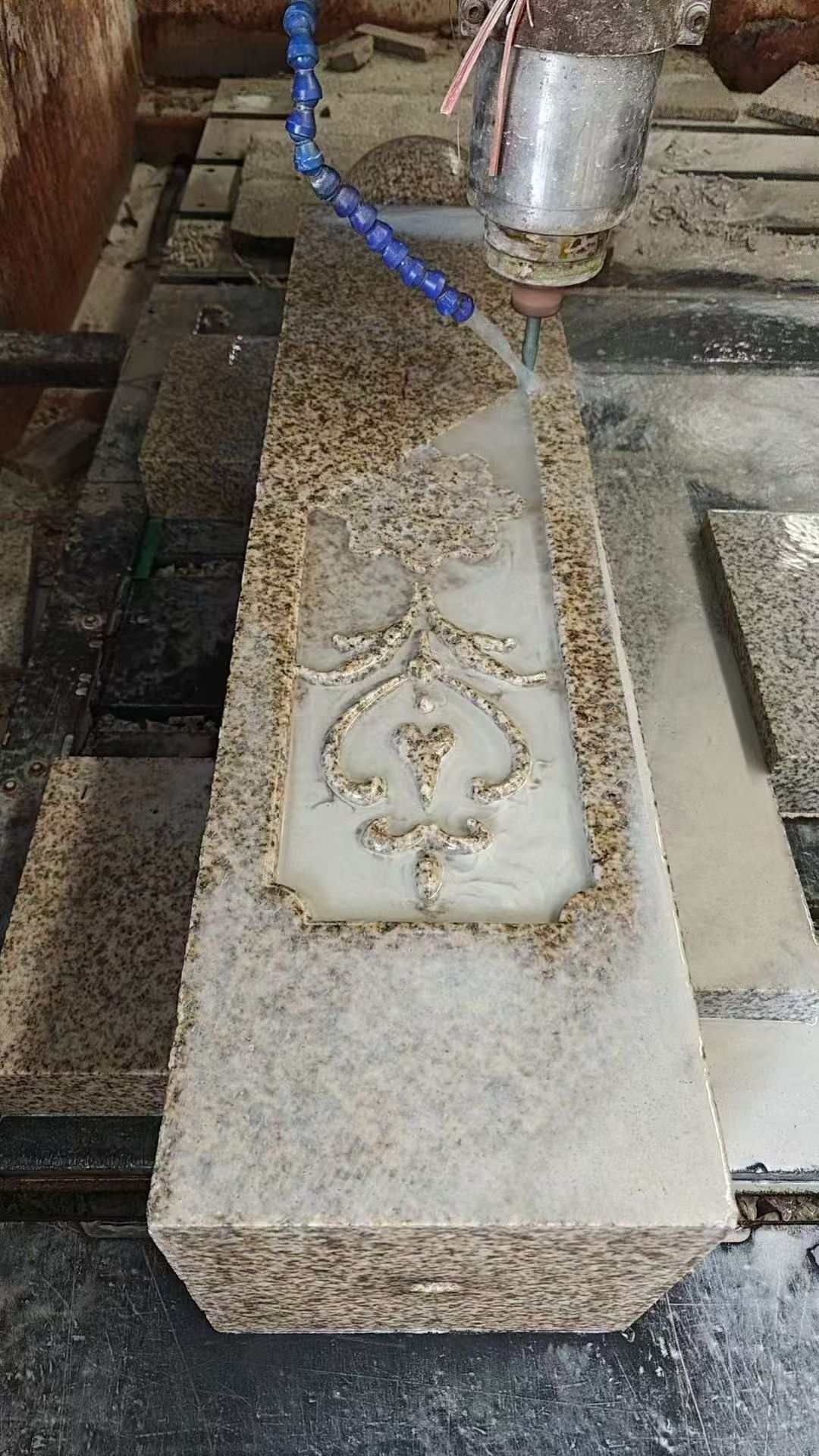 广安 黄金麻花岗岩异形加工雕刻栏杆大柱