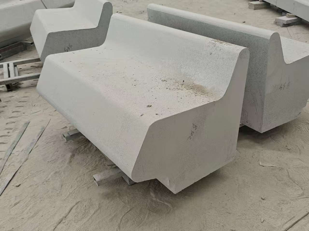 广安 芝麻白花岗岩异形坐凳，石凳