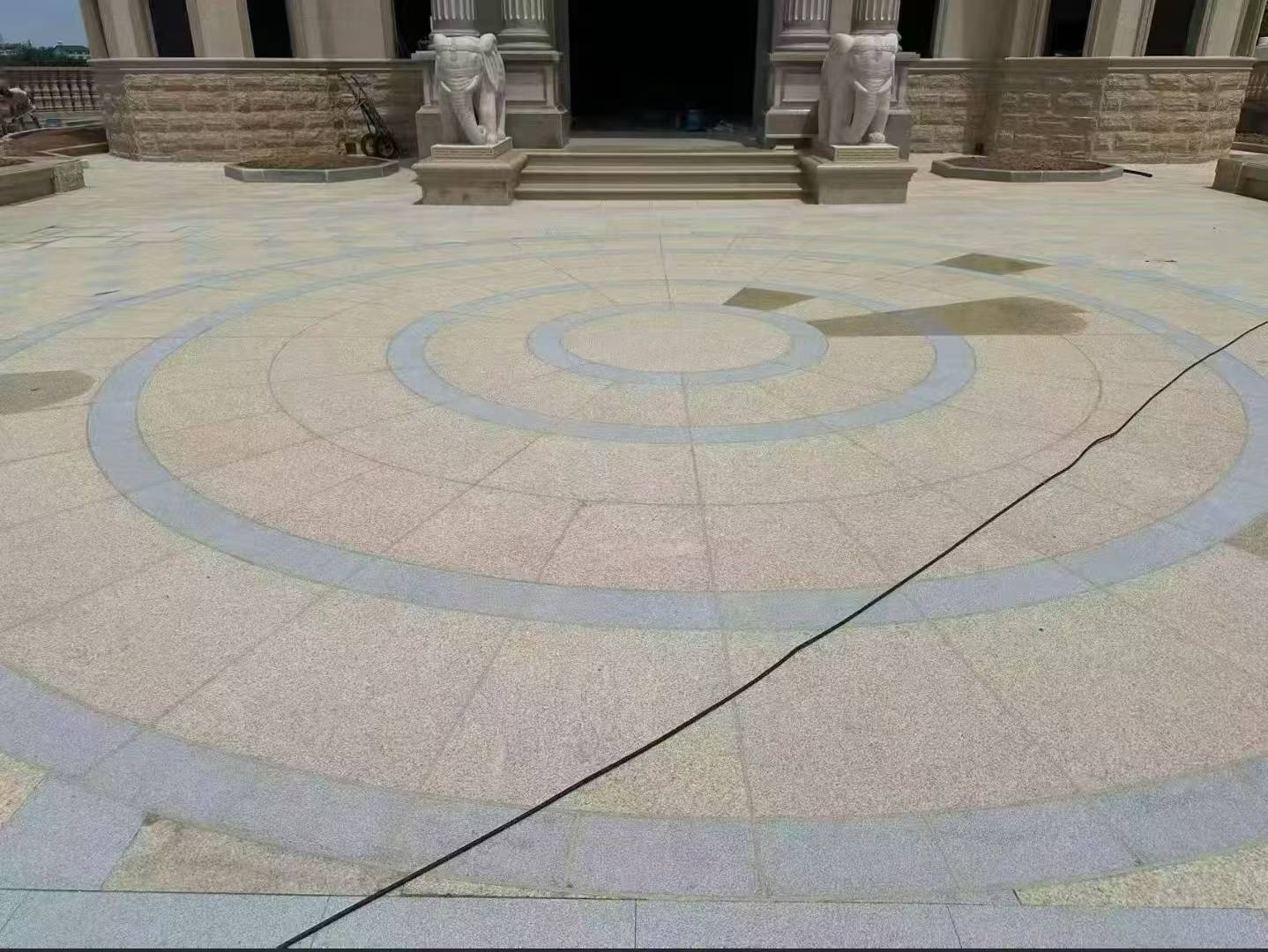 广安 黄金麻芝麻灰花岗岩石材地铺拼接效果