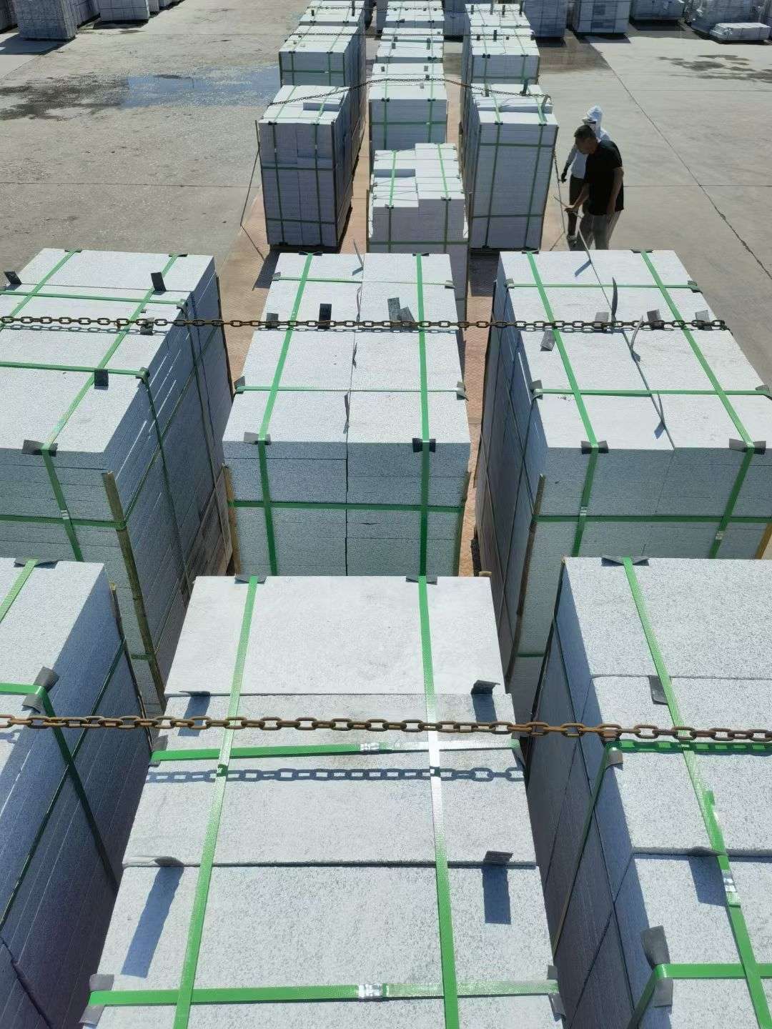 广安 芝麻白花岗岩5公分地铺石 花岗岩厂家工厂装车日常